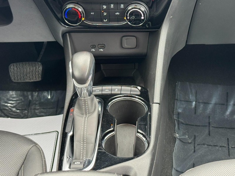 Buick Encore GX Vehicle Full-screen Gallery Image 14