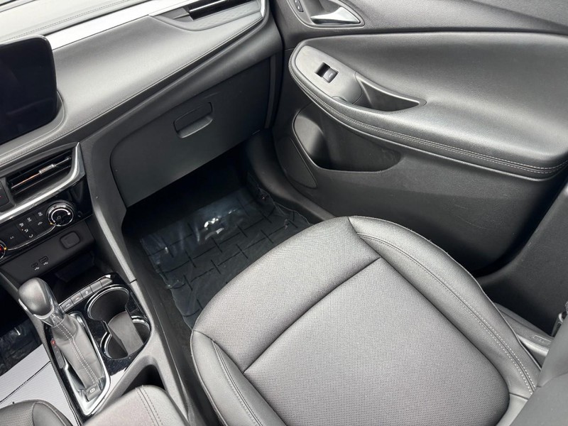 Buick Encore GX Vehicle Full-screen Gallery Image 15
