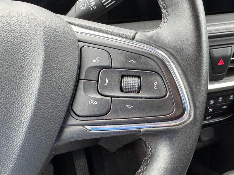 Buick Encore GX Vehicle Full-screen Gallery Image 17