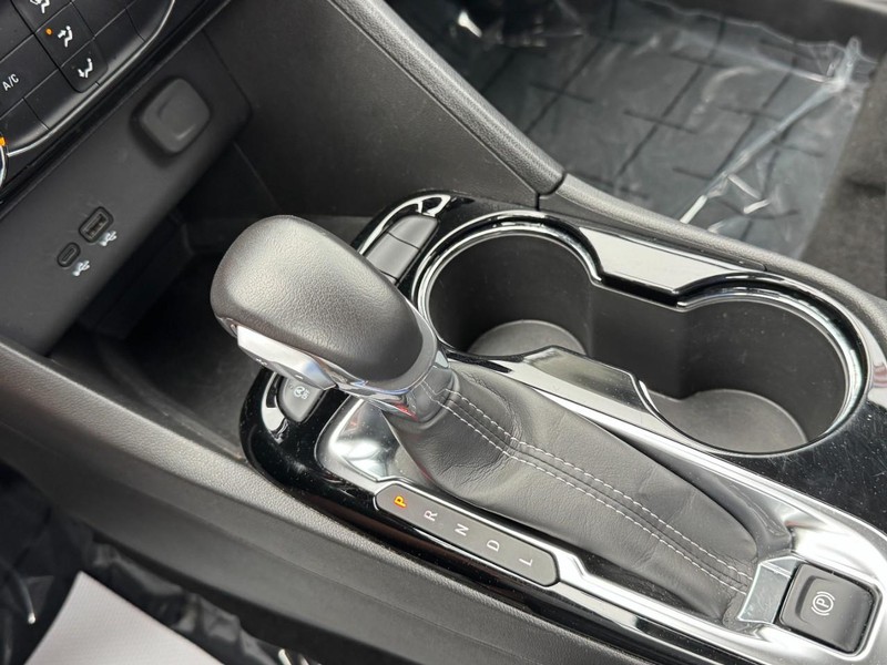 Buick Encore GX Vehicle Full-screen Gallery Image 19
