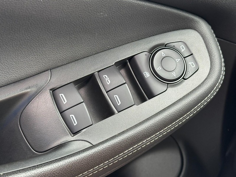 Buick Encore GX Vehicle Full-screen Gallery Image 21