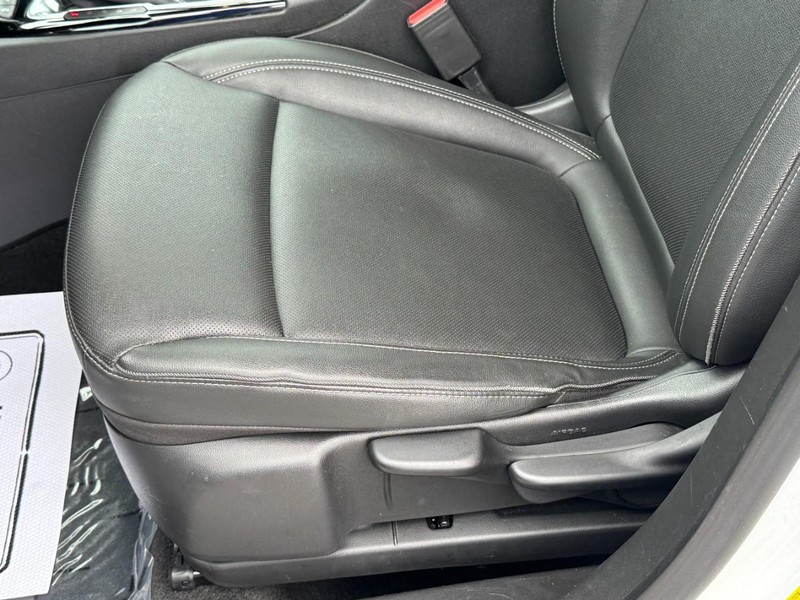 Buick Encore GX Vehicle Full-screen Gallery Image 22