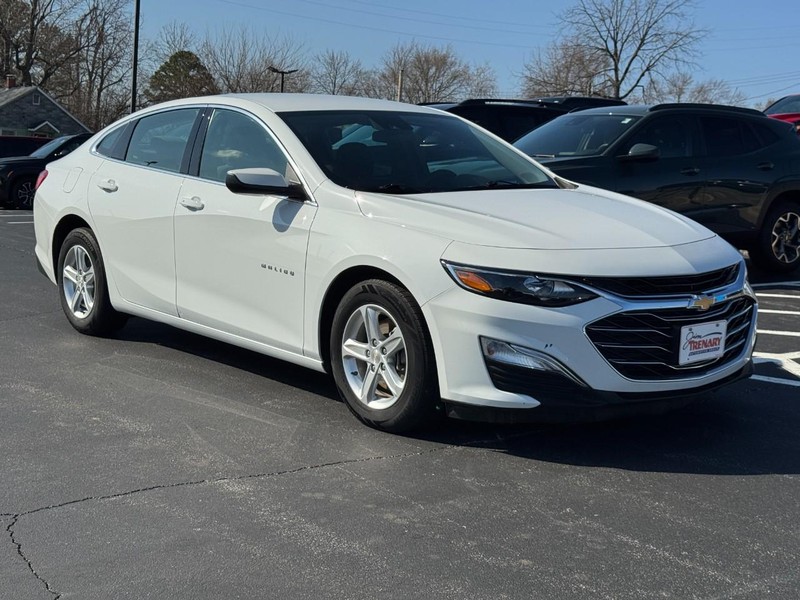 Chevrolet Malibu Vehicle Image 02