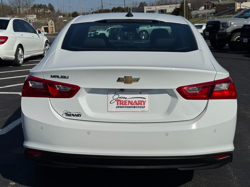 Chevrolet Malibu Vehicle Image 04