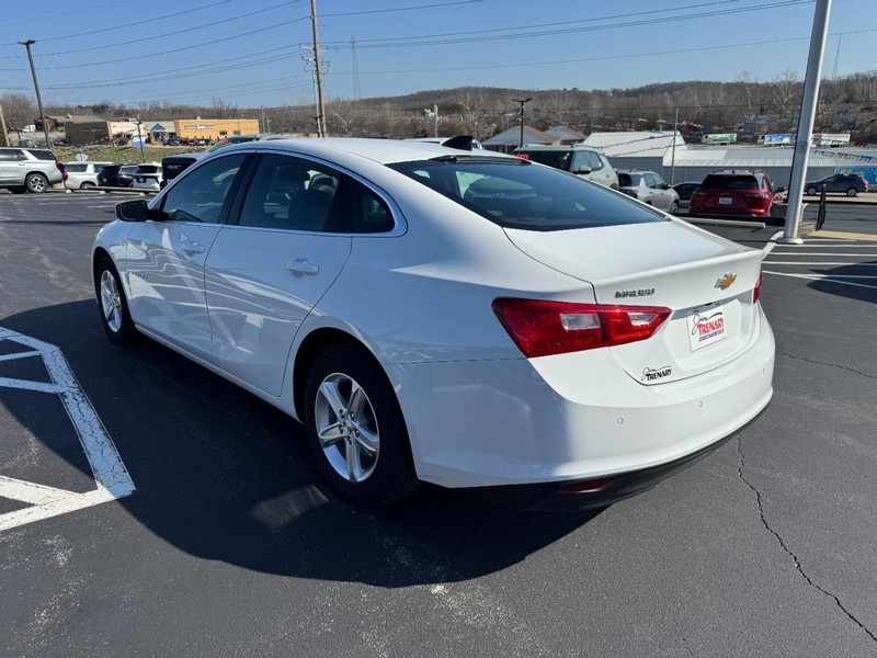 Chevrolet Malibu Vehicle Image 05