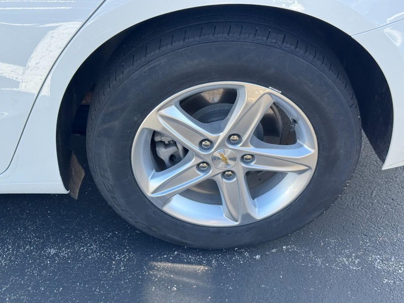 Chevrolet Malibu Vehicle Image 06