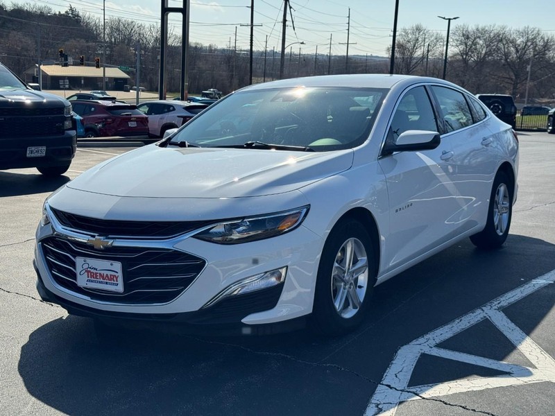 Chevrolet Malibu Vehicle Image 07