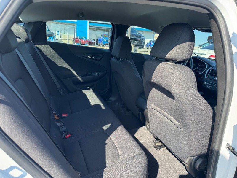 Chevrolet Malibu Vehicle Image 09