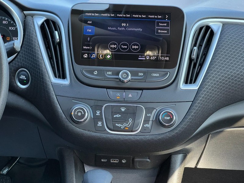 Chevrolet Malibu Vehicle Image 12