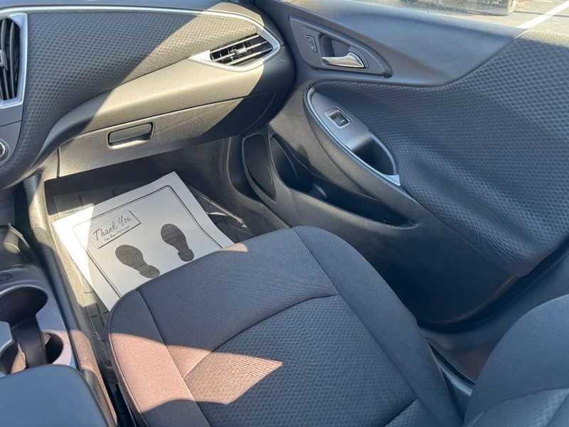 Chevrolet Malibu Vehicle Image 14