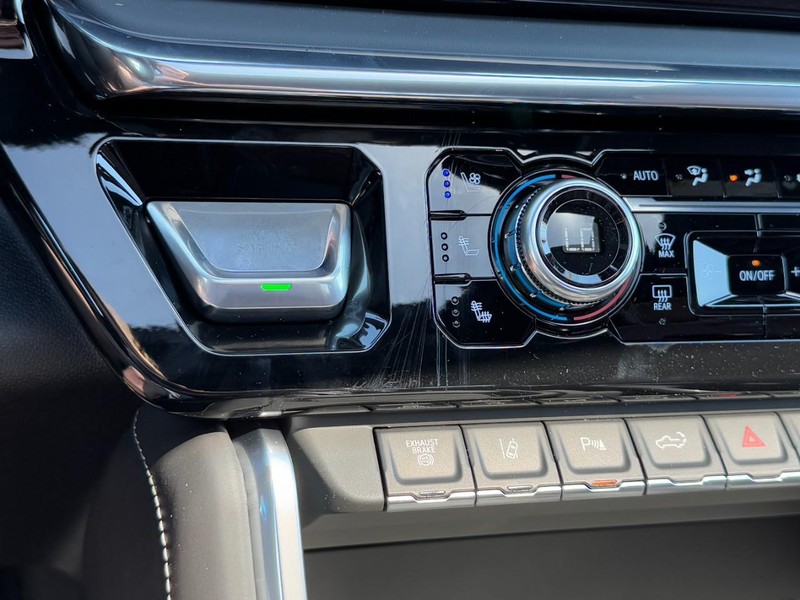 GMC Sierra 3500HD Vehicle Image 14