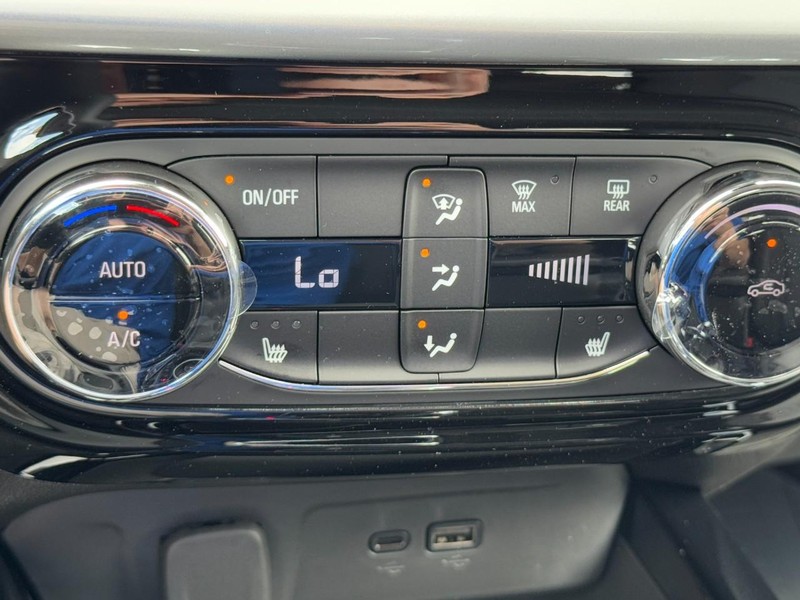 Chevrolet Trax Vehicle Image 13