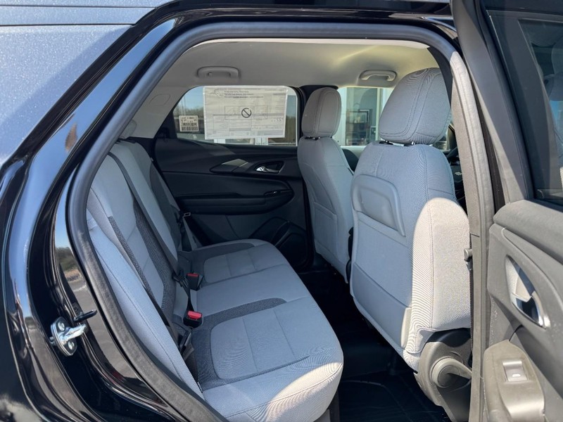 Chevrolet TrailBlazer Vehicle Image 06