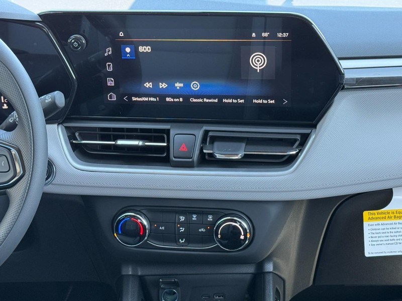 Chevrolet TrailBlazer Vehicle Image 09