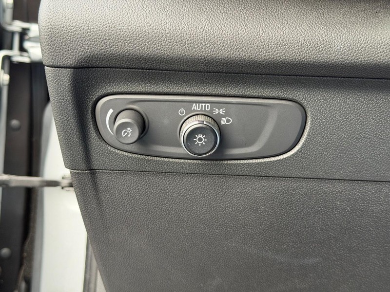 Buick Envision Vehicle Full-screen Gallery Image 15