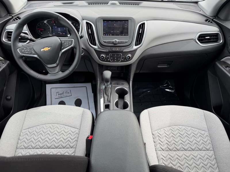 Chevrolet Equinox Vehicle Full-screen Gallery Image 11
