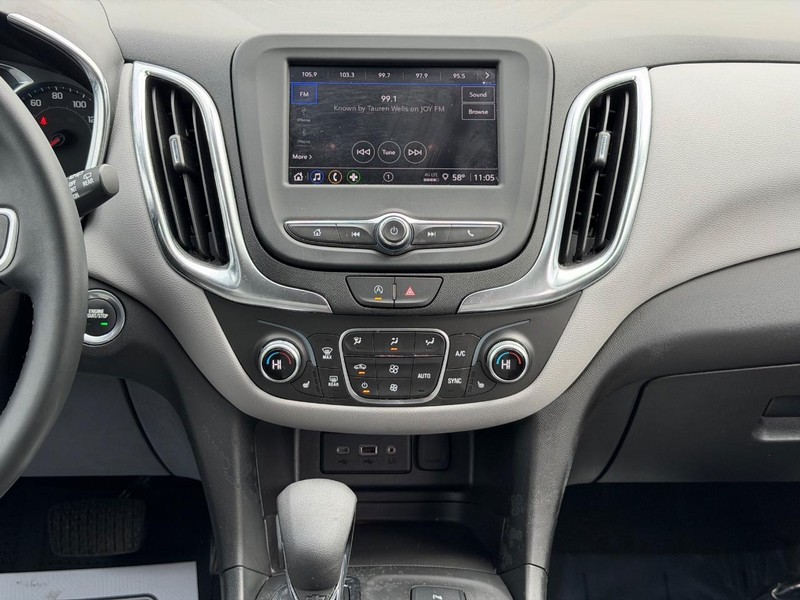 Chevrolet Equinox Vehicle Full-screen Gallery Image 13
