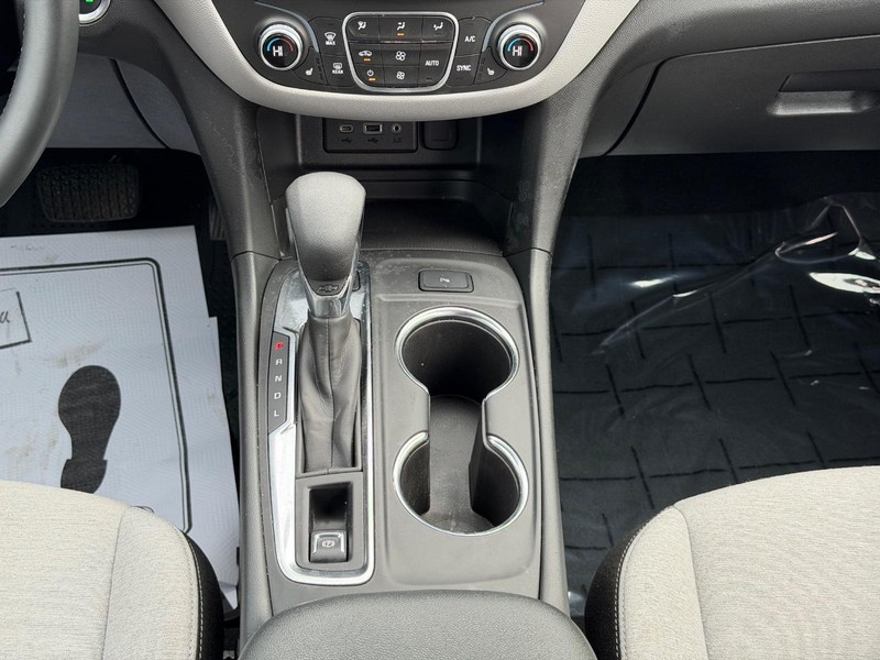 Chevrolet Equinox Vehicle Full-screen Gallery Image 14