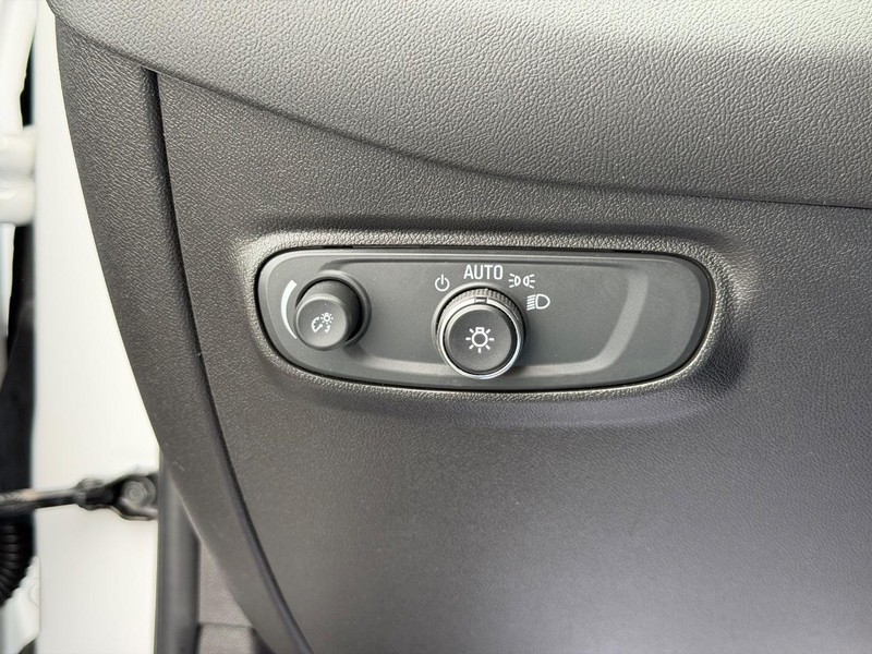 Chevrolet Equinox Vehicle Full-screen Gallery Image 15