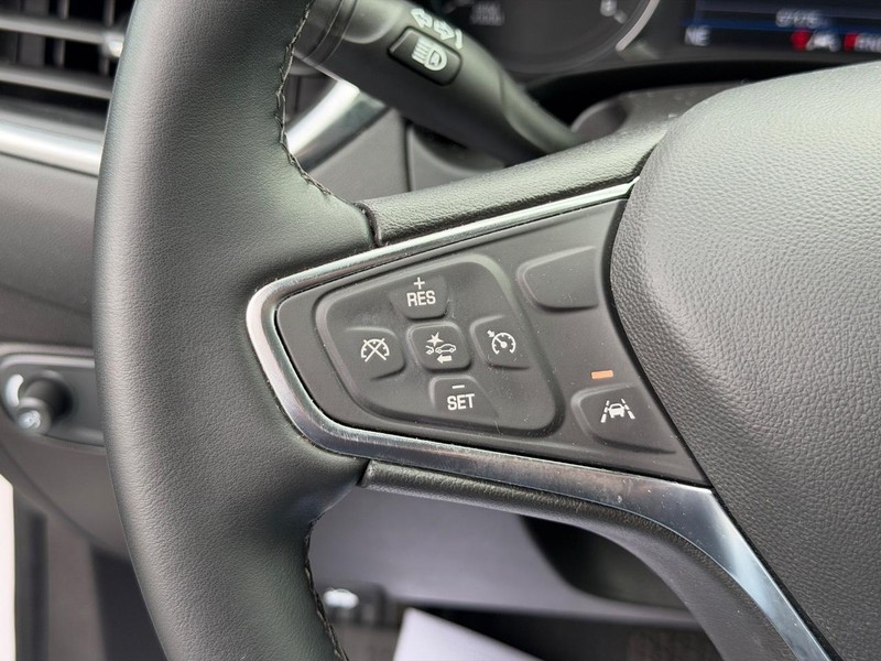 Chevrolet Equinox Vehicle Full-screen Gallery Image 16