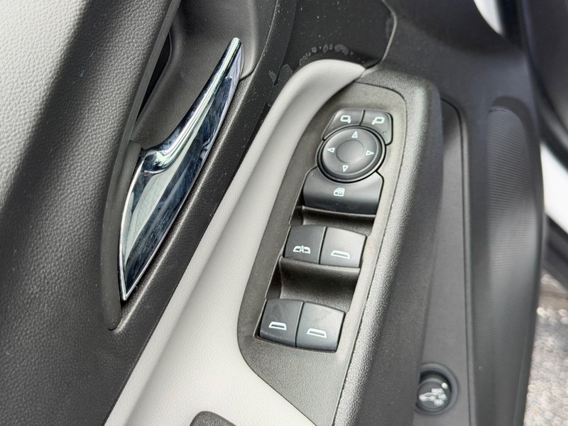 Chevrolet Equinox Vehicle Full-screen Gallery Image 20