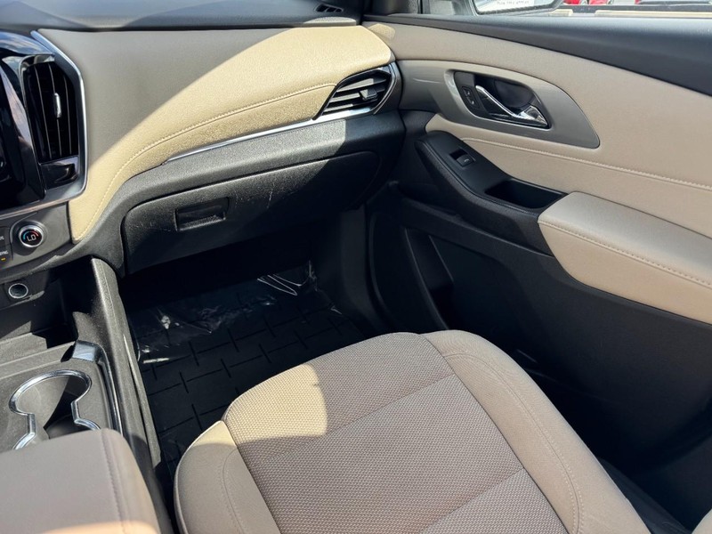 Chevrolet Traverse Vehicle Image 16