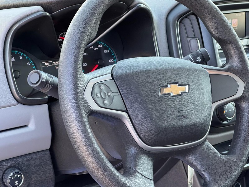 Chevrolet Colorado Vehicle Full-screen Gallery Image 12