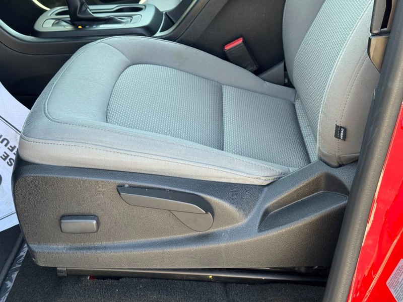 Chevrolet Colorado Vehicle Full-screen Gallery Image 19