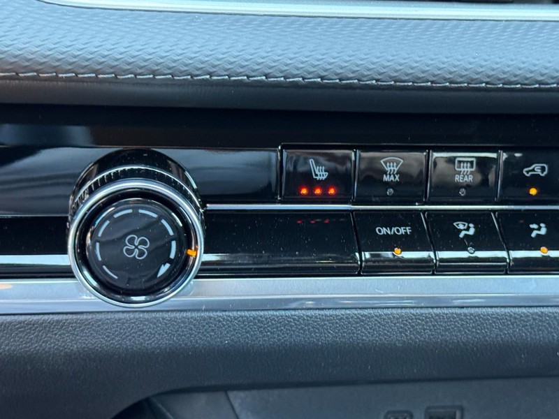 Chevrolet Equinox Vehicle Image 13