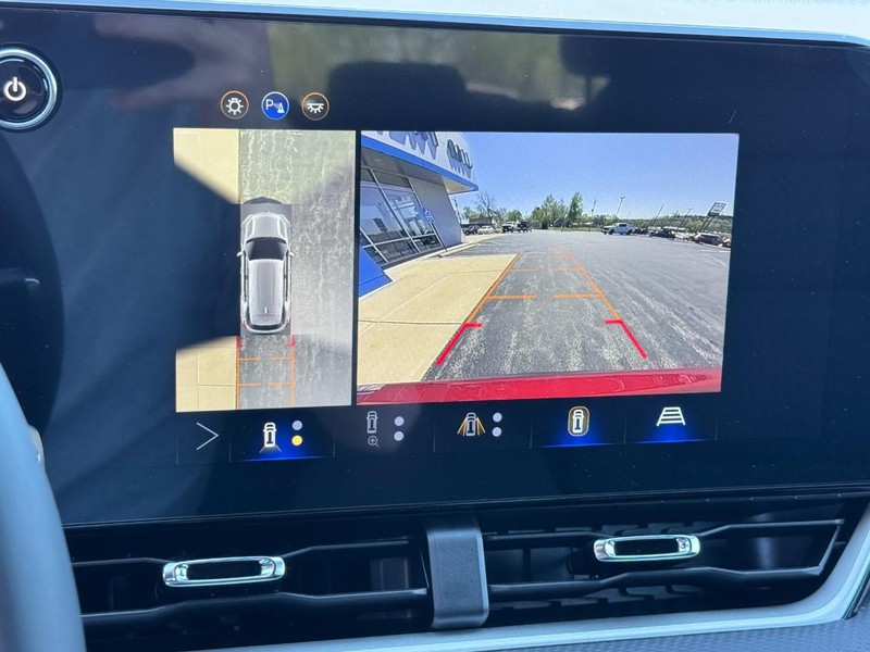 Chevrolet Equinox Vehicle Image 14