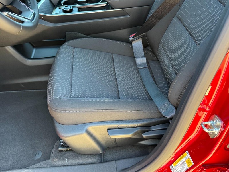 Chevrolet Equinox Vehicle Image 15