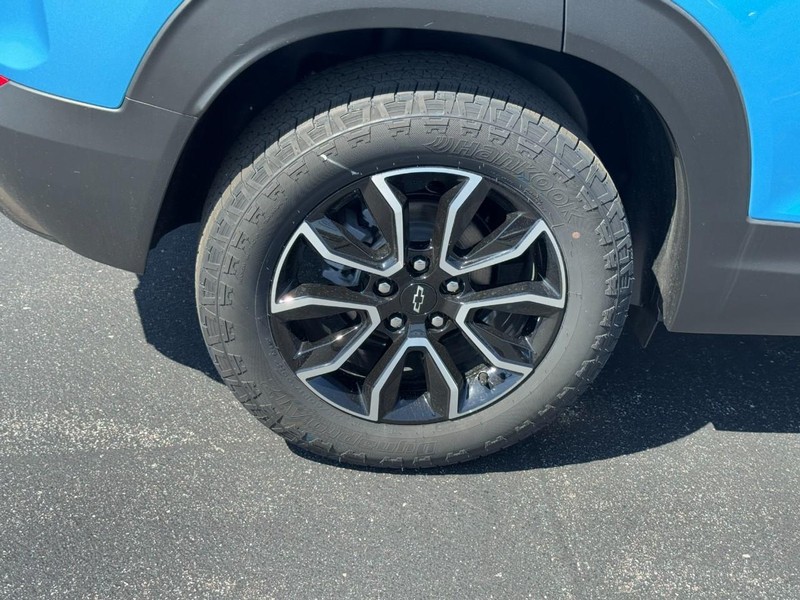 Chevrolet TrailBlazer Vehicle Image 05