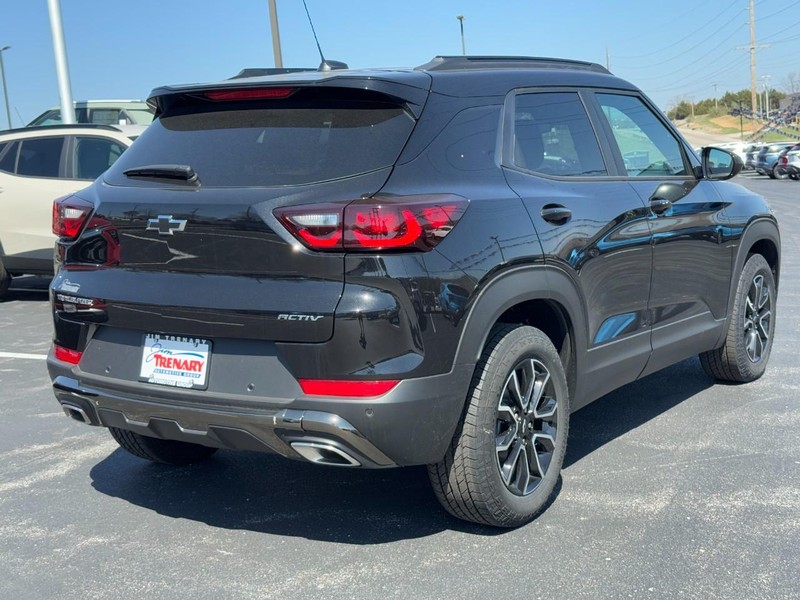 Chevrolet TrailBlazer Vehicle Image 04