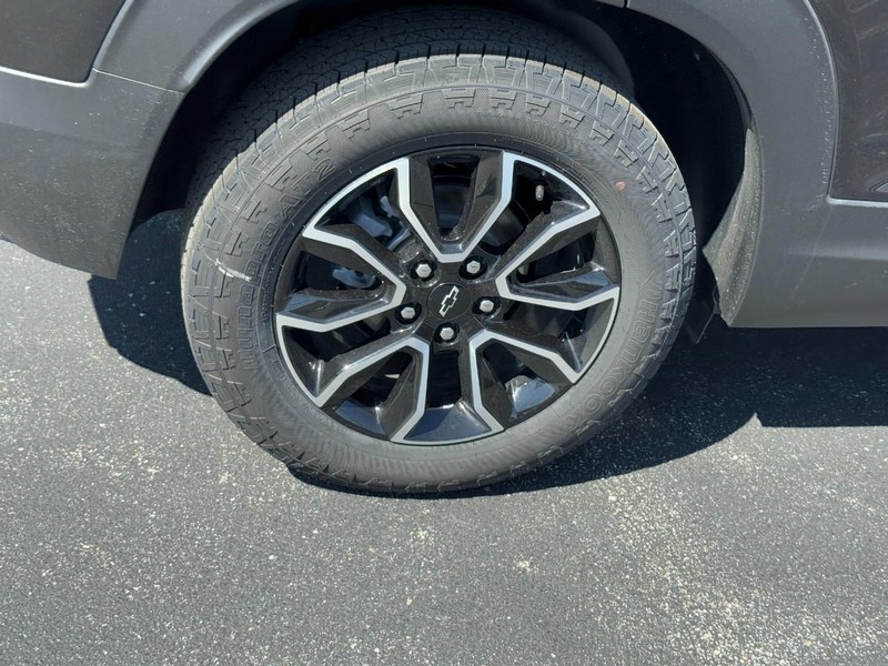 Chevrolet TrailBlazer Vehicle Image 05