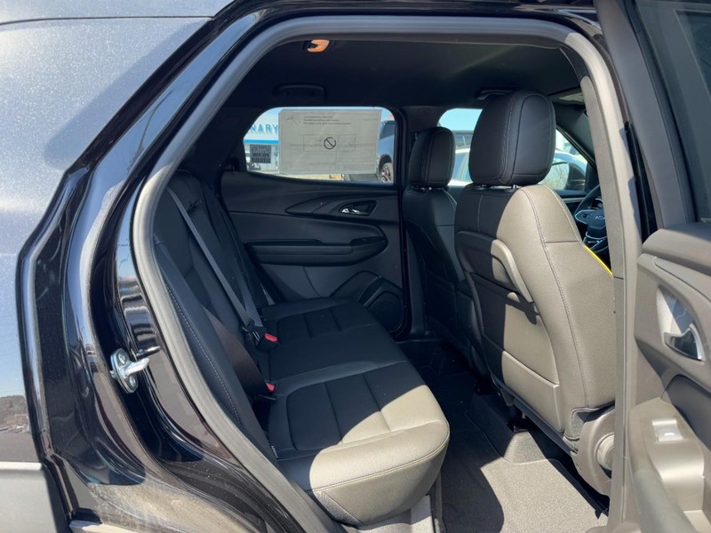 Chevrolet TrailBlazer Vehicle Image 06