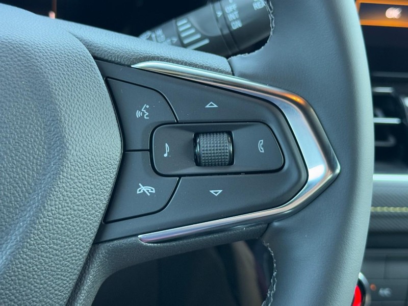 Chevrolet TrailBlazer Vehicle Image 12