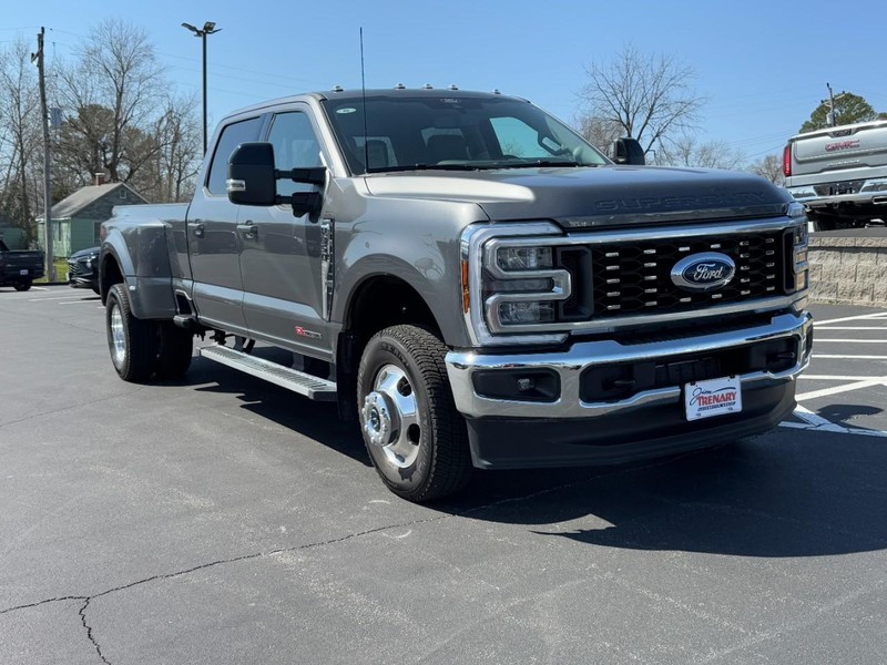 Ford Super Duty F-350 DRW Vehicle Image 02