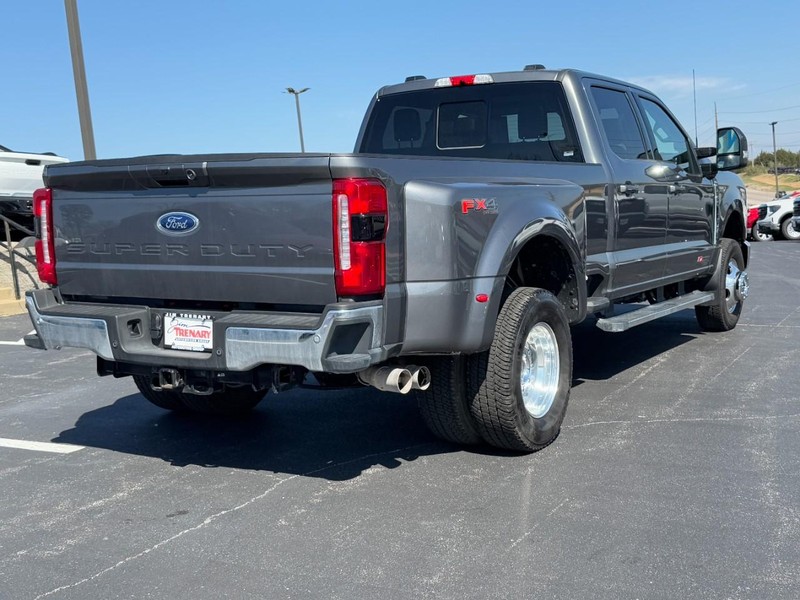 Ford Super Duty F-350 DRW Vehicle Image 03