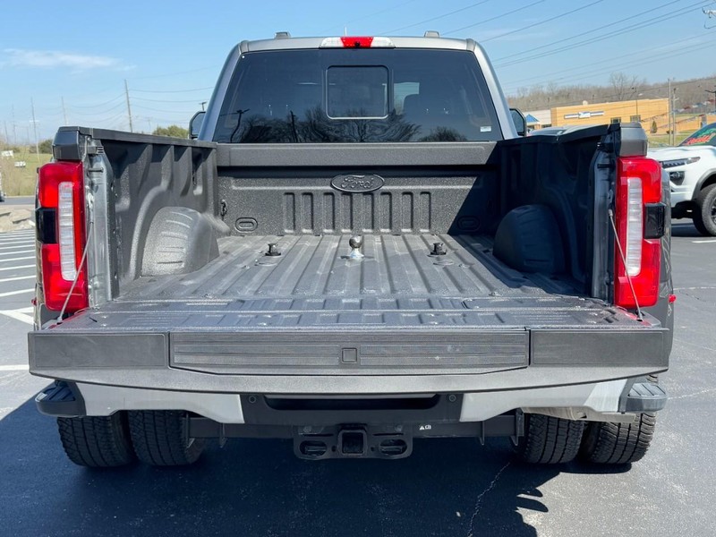 Ford Super Duty F-350 DRW Vehicle Image 04