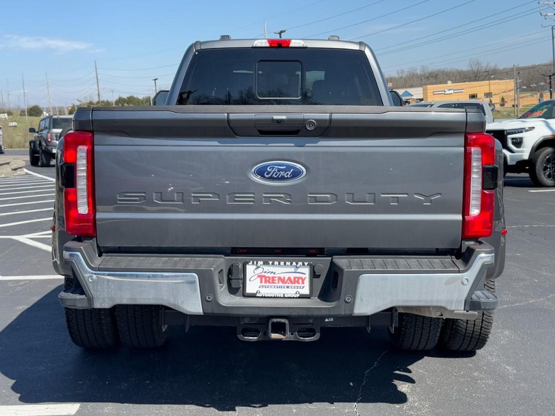 Ford Super Duty F-350 DRW Vehicle Image 05