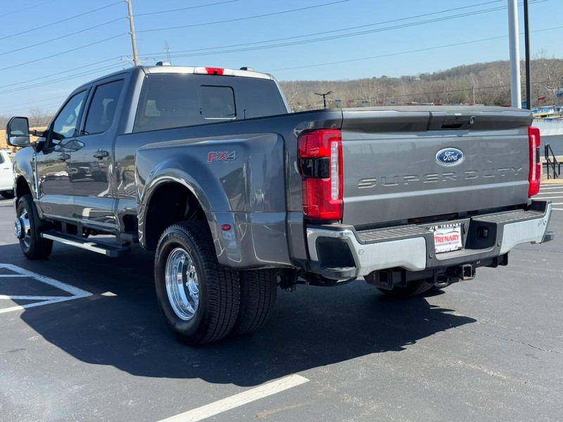 Ford Super Duty F-350 DRW Vehicle Image 06