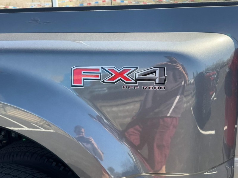 Ford Super Duty F-350 DRW Vehicle Image 07