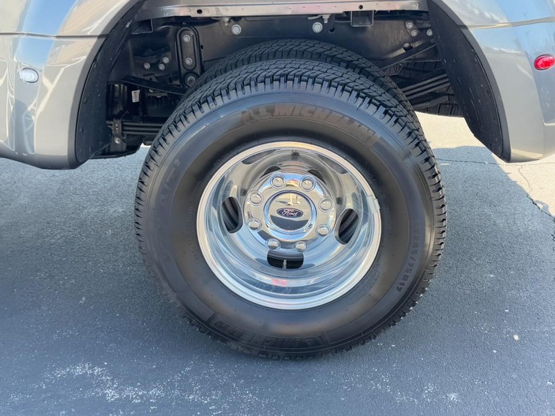 Ford Super Duty F-350 DRW Vehicle Image 08