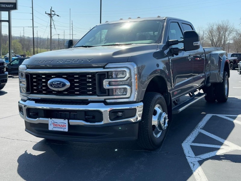 Ford Super Duty F-350 DRW Vehicle Image 09