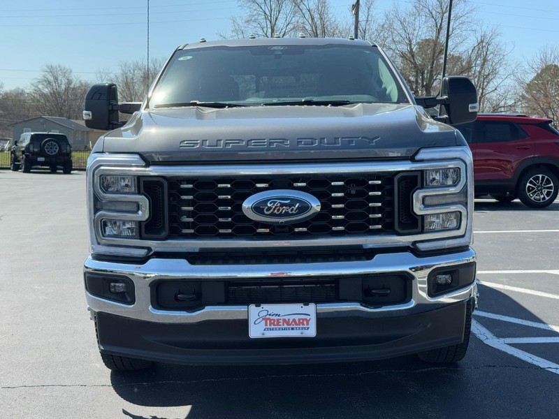 Ford Super Duty F-350 DRW Vehicle Image 10