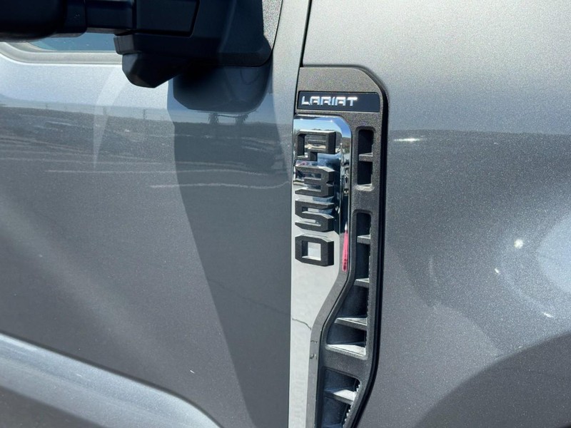 Ford Super Duty F-350 DRW Vehicle Image 11