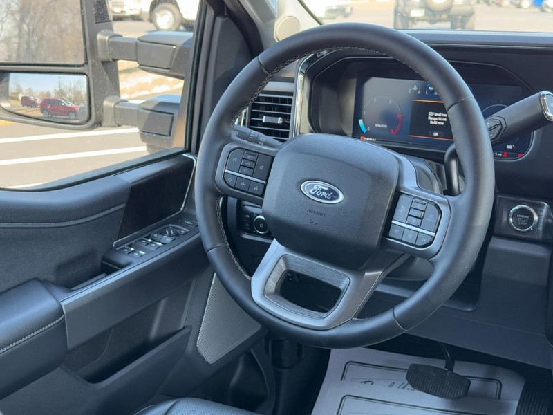 Ford Super Duty F-350 DRW Vehicle Image 14