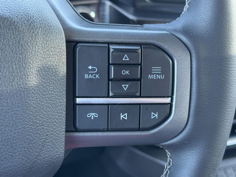 Ford Super Duty F-350 DRW Vehicle Image 20