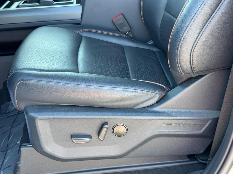 Ford Super Duty F-350 DRW Vehicle Image 27