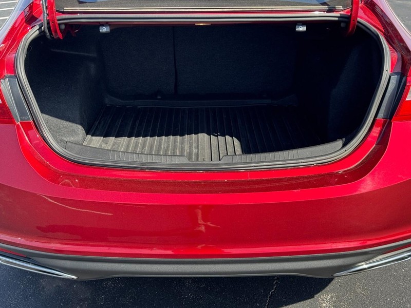 Chevrolet Malibu Vehicle Full-screen Gallery Image 04